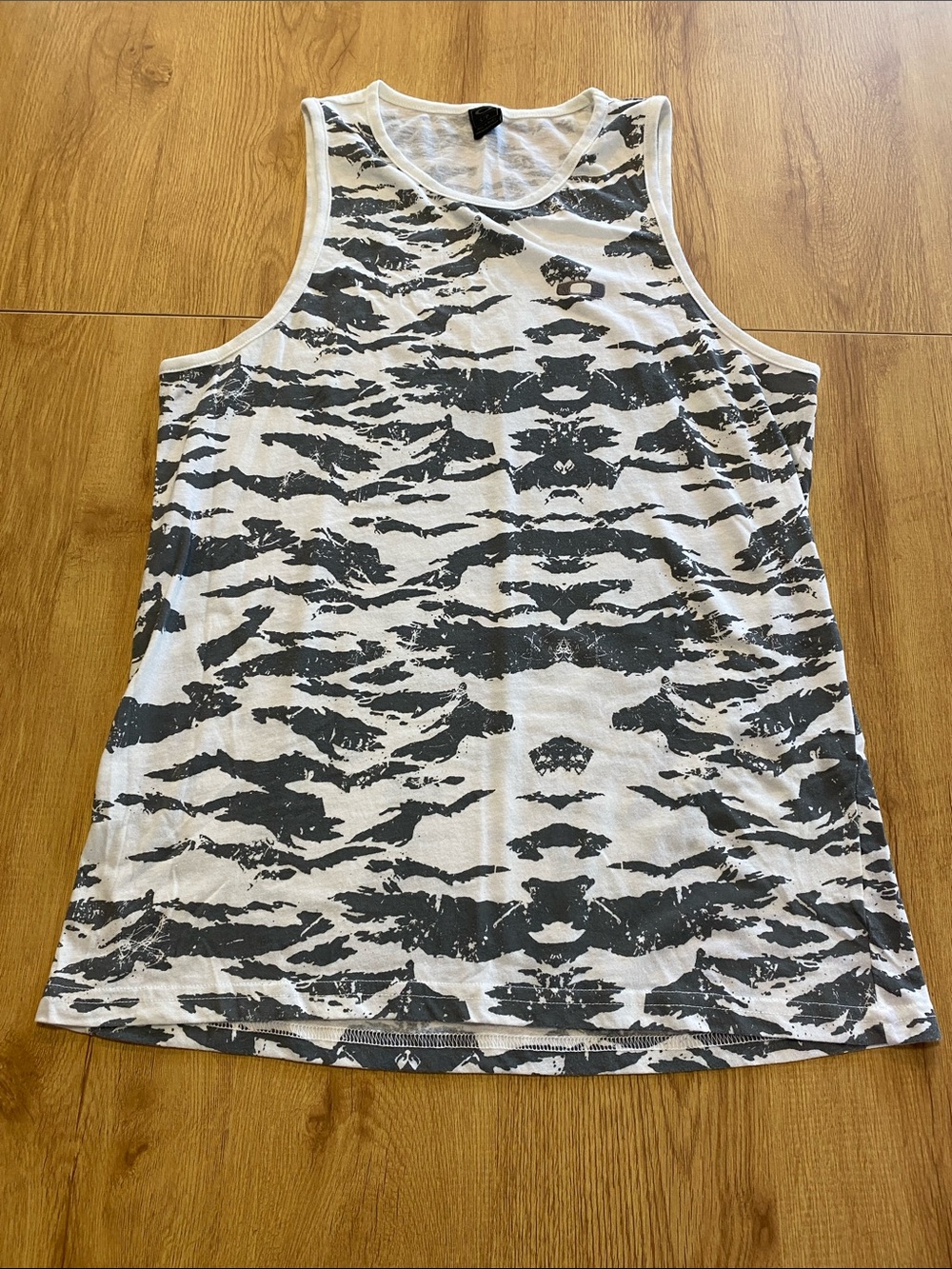 Oakley Grey & White Patterned Tank Top